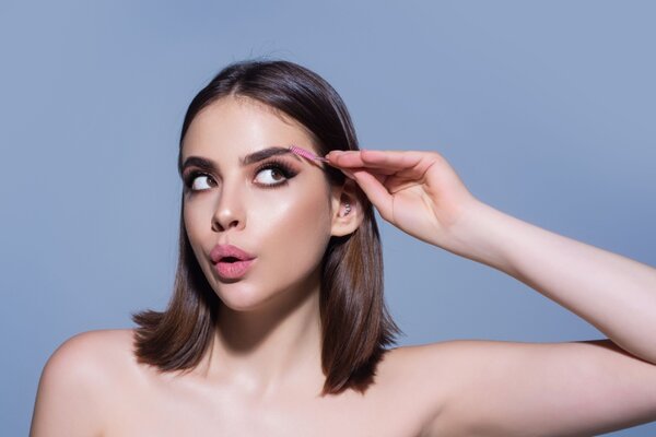 Eyelash rolling vs eyelash extensions: how to choose the perfect procedure?