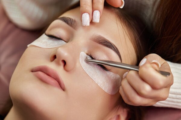 How to avoid irritation when applying eyelash extensions?