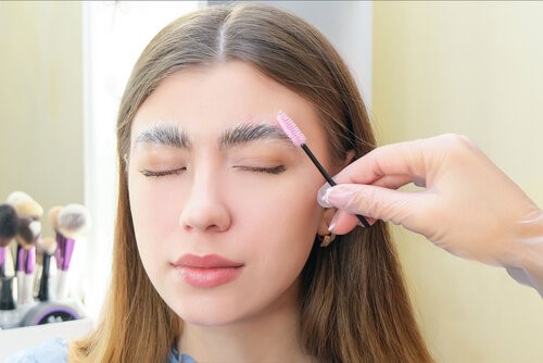 Brow shaping according to face shape: personalised tips