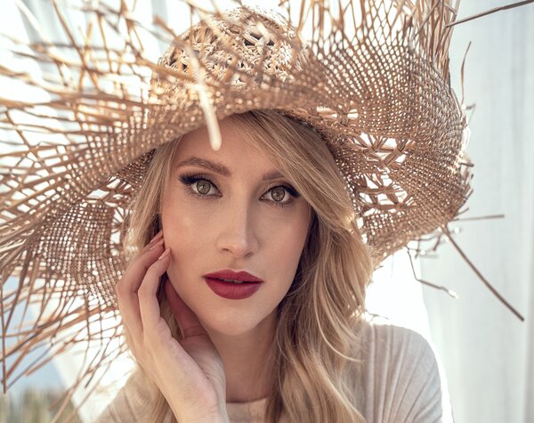 How to keep your eyelash extensions in perfect condition while on holiday and travelling