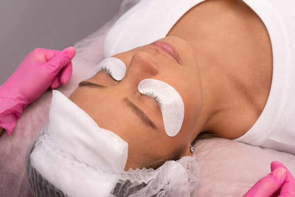 Risks of incorrect removal of eyelash extensions and how to avoid them