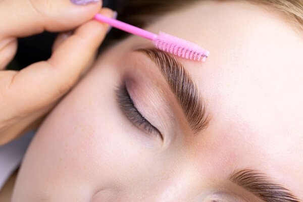 Eyebrow lamination vs. Brow Henna: Advantages and disadvantages